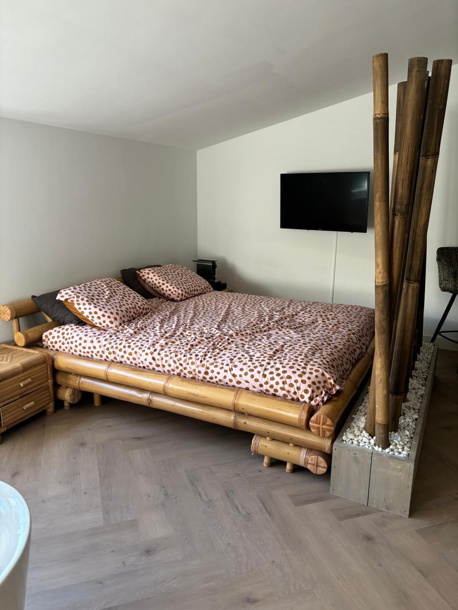 Bamboe Suite Bentveld Met Ligbad En Gratis Parkeren Екстериор снимка